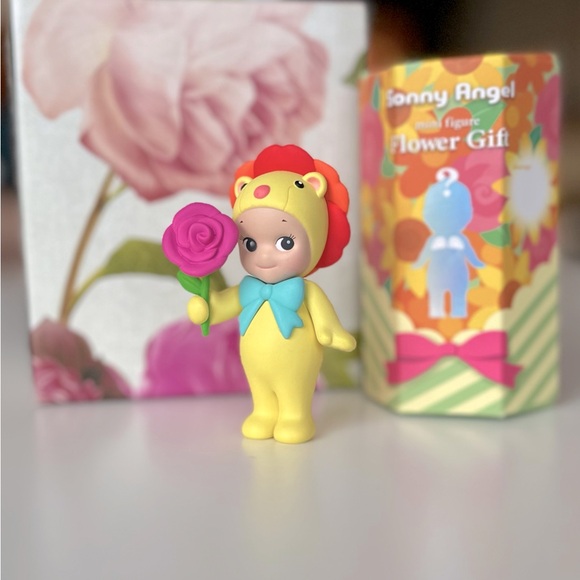 Sonny Angel Rose Lion - Picture 2 of 3